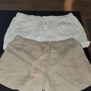 STYLUS Women's Cargo Shorts in Cream and Tan